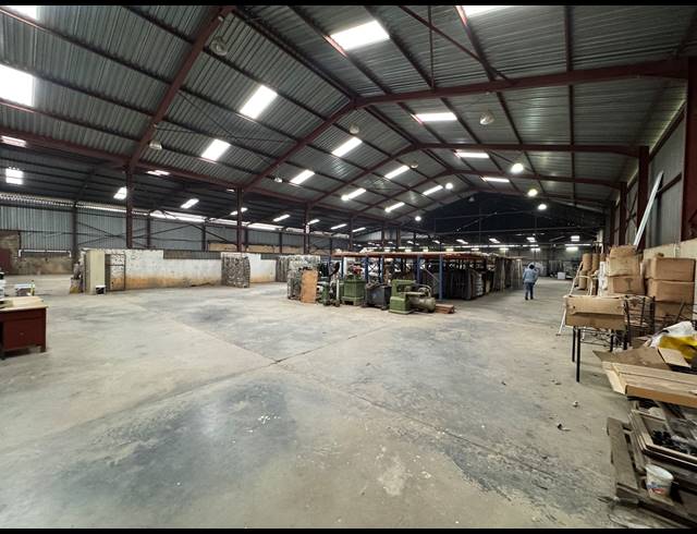 2,785M² WAREHOUSE FOR SALE IN LEA GLEN